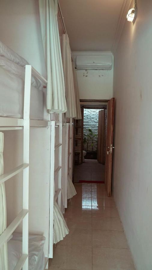 Indonesia Backpacker Hostels Kuta  Εξωτερικό φωτογραφία