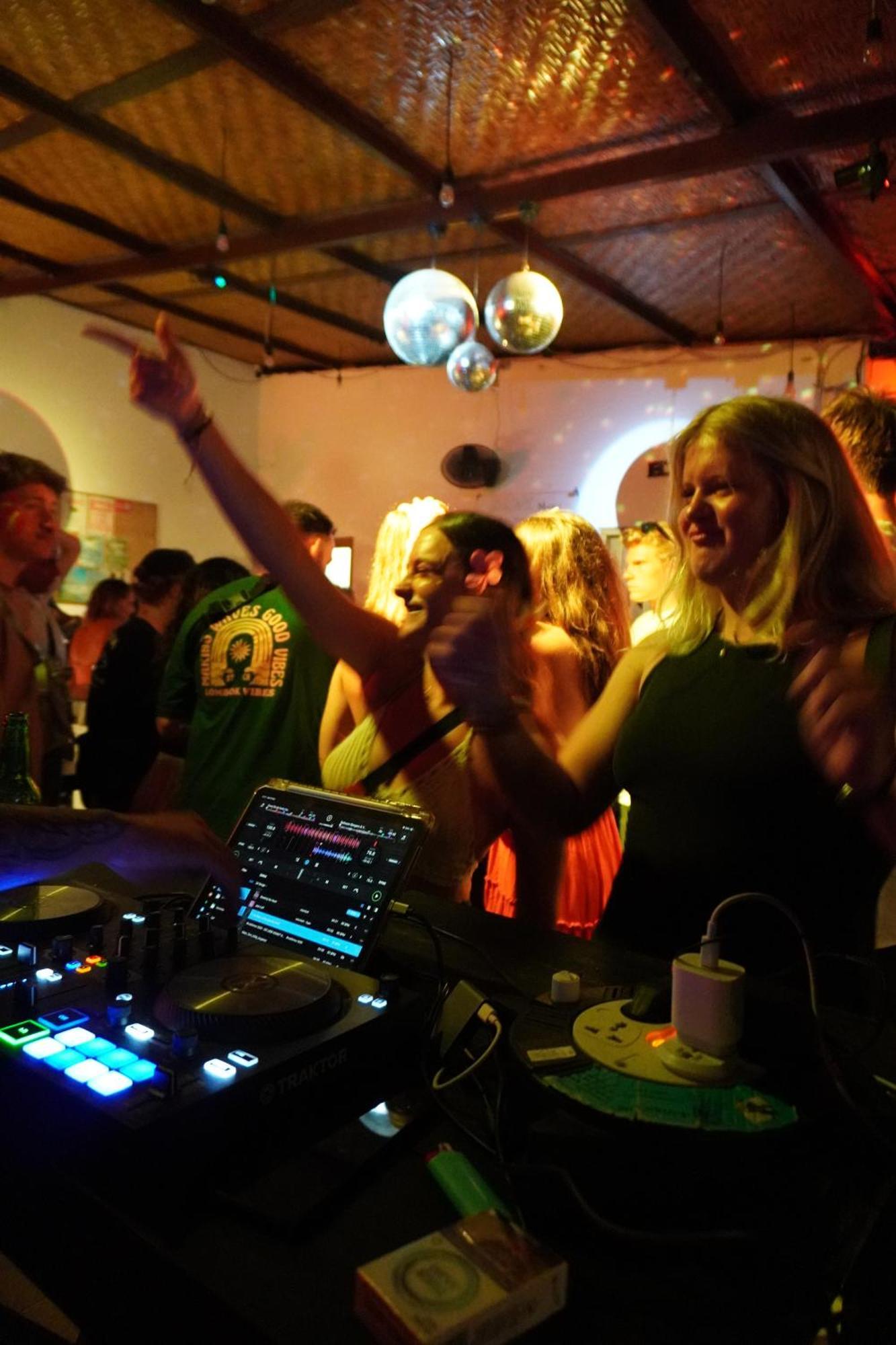 Indonesia Backpacker Hostels Kuta  Εξωτερικό φωτογραφία